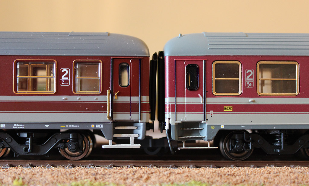UIC-X FS 1979 e 1982 Rivarossi e HR.jpg