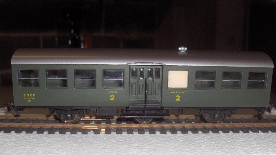 1966 - Carrozza 3 assi di 2^ classe ex PLM della SNCF (Fleischmann art. 1442) - 2.JPG