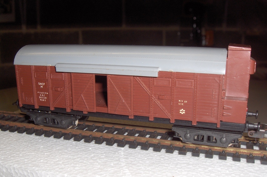 1968 - Carro F con luci di coda della SNCF (Lima art. 3105).JPG