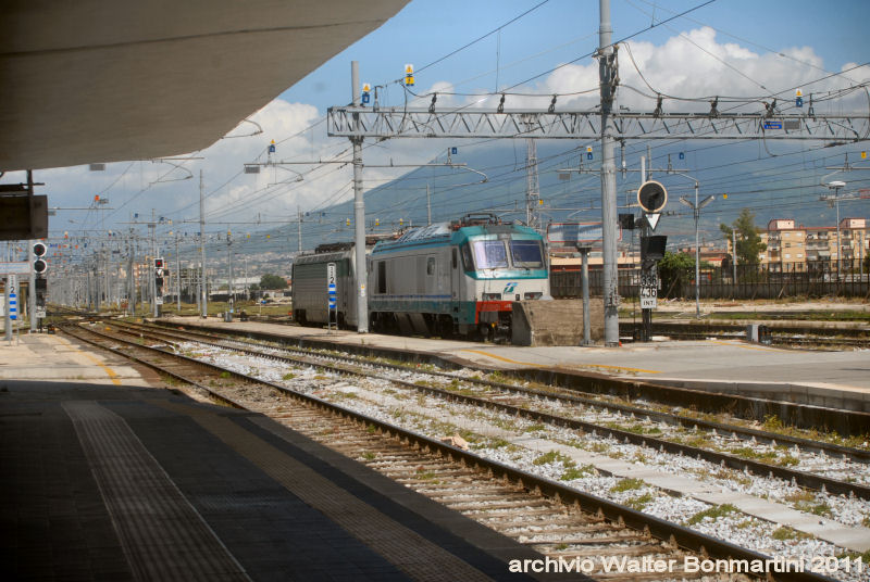 E402A_E402B-insosta-Napolicentrale-2011-06-09.jpg