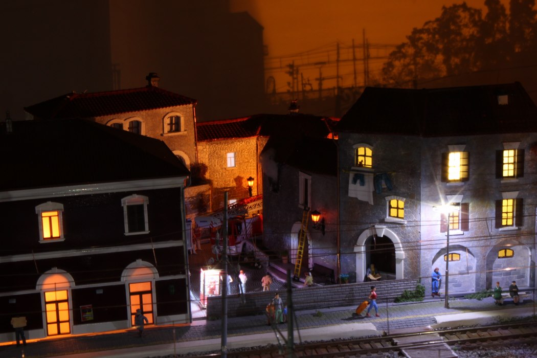 piazza e incendio (Copy).JPG