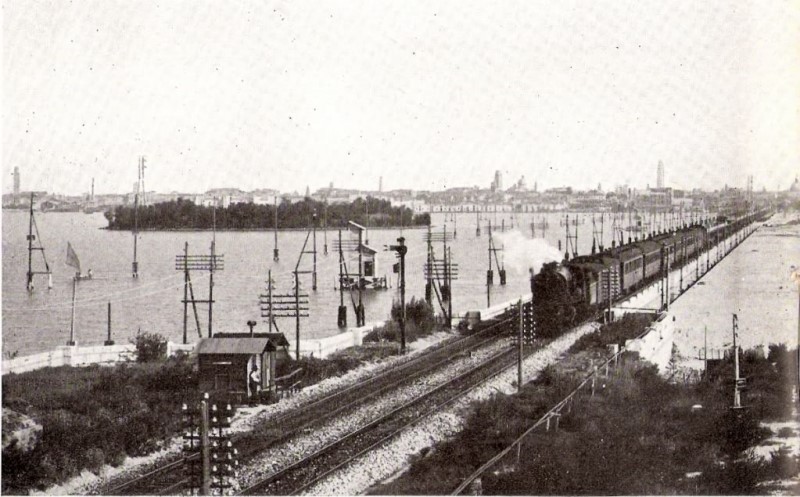 Ponte Littorio in costruzione.jpg