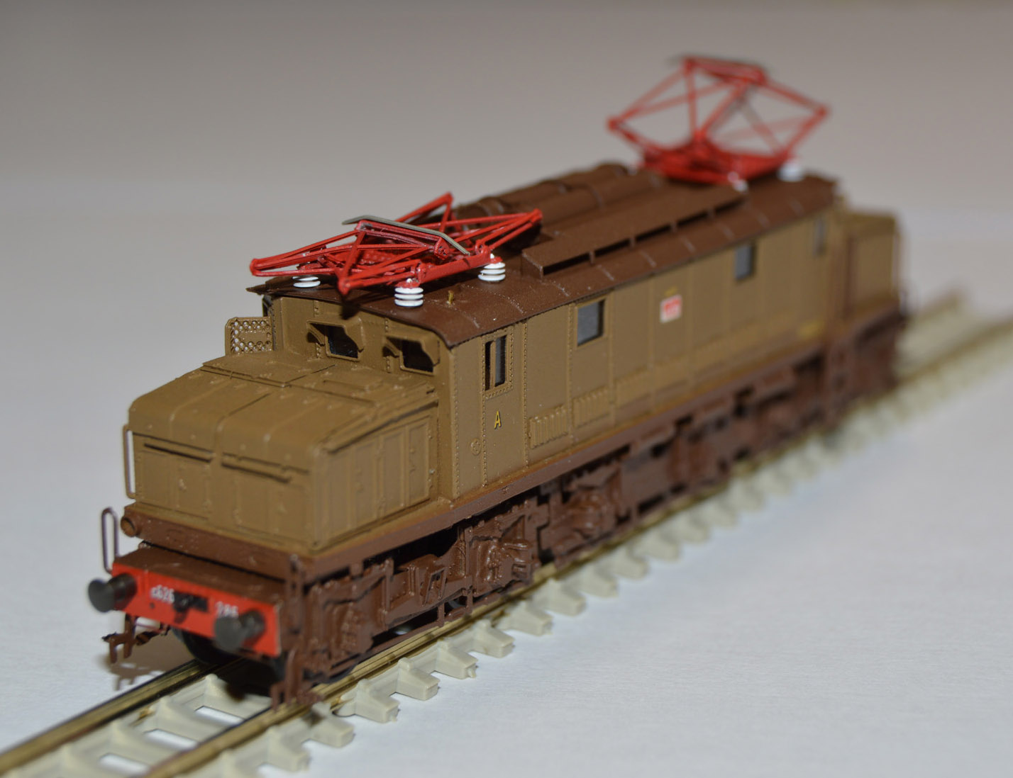 E626 285 cab A lato sx 3 quarti SMALL 2b.jpg