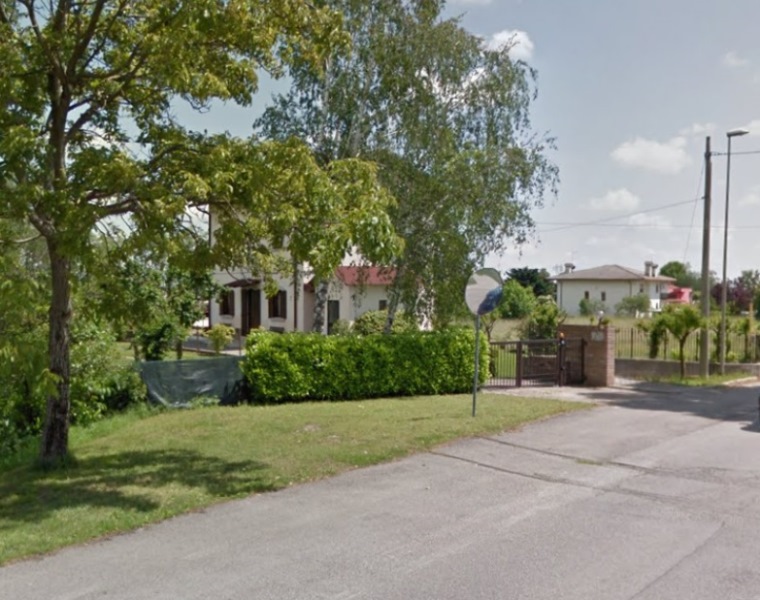 km 9 880 casello e rotaie 2.jpg