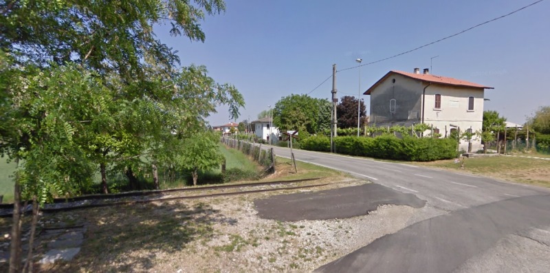 0005 Km 16 222 2011.05.00 binario e casello.jpg