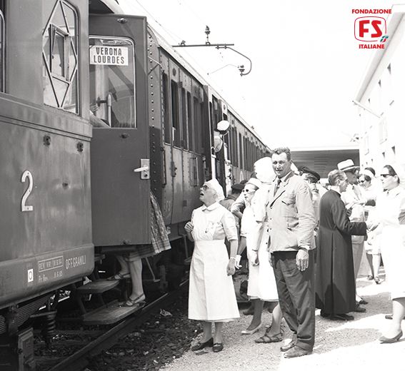 Treno Pellegrini 1964 Fondazione FS.jpg