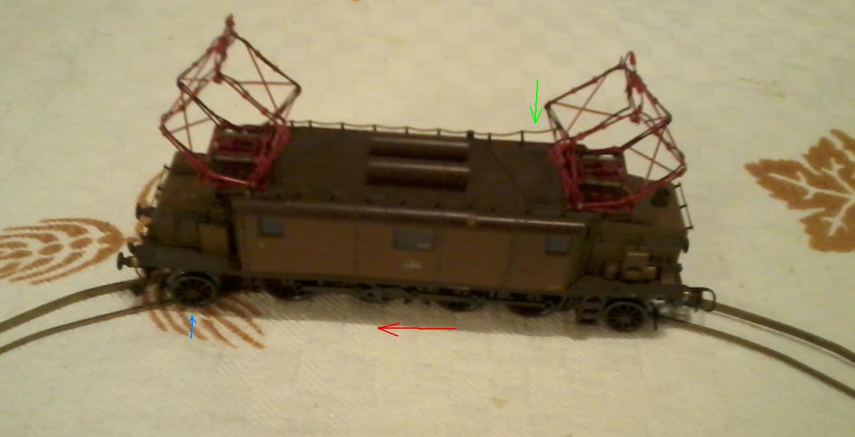 E432 su guide di ottone.JPG