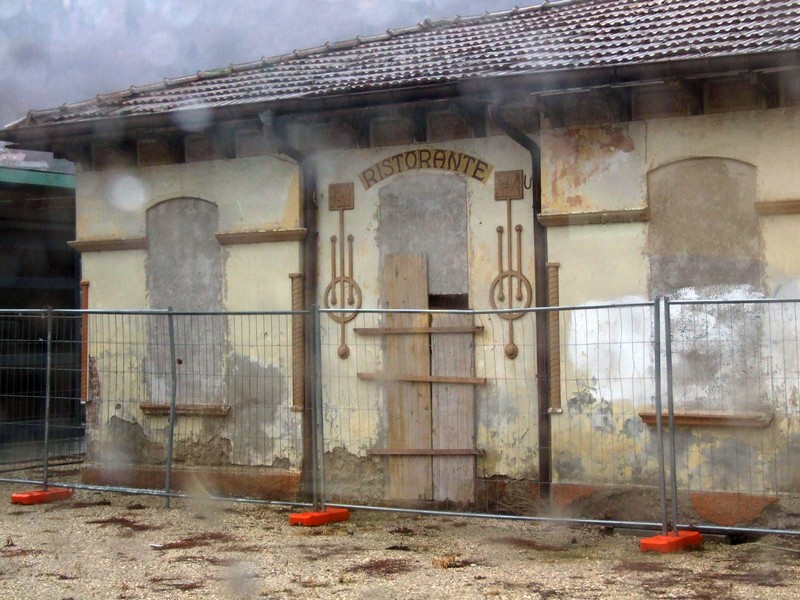 FS-Ex ristornte consimboli E.F linea Trento-Bassano-fotoWalter Bonmartini.jpg