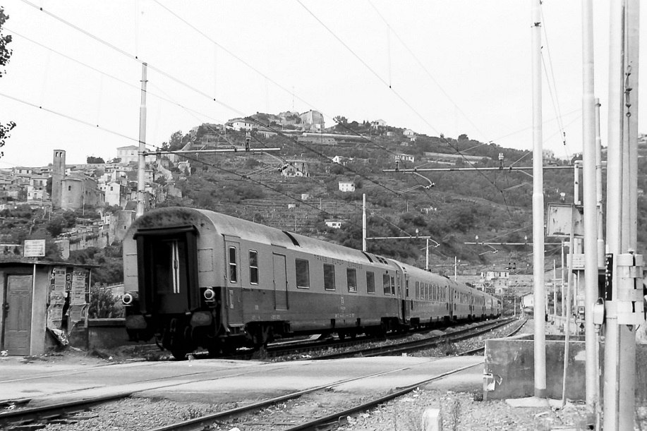 Carrozza_TEE_FS_Dz resized.jpg