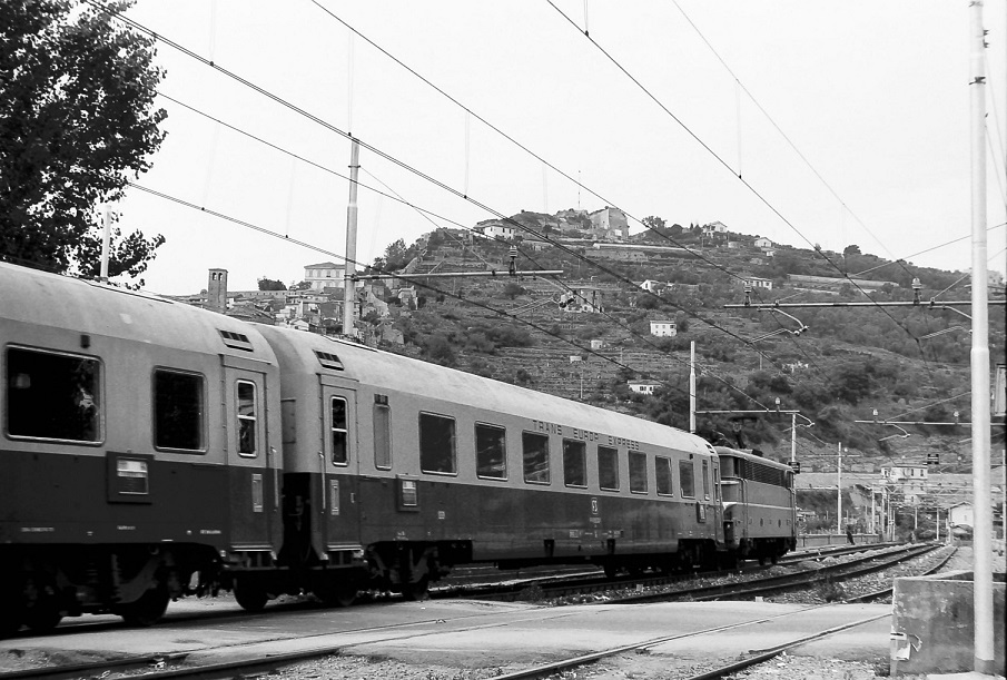 Carrozza_TEE_FS_Az_(scompartimenti) resized.jpg