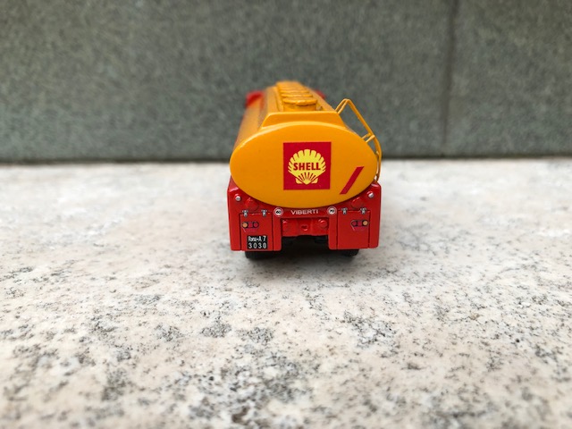 Alfa Romeo 1000 Cisterna Viberti Shell con Ica 3.jpg