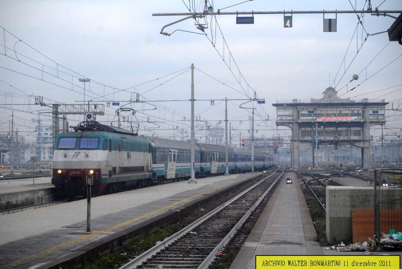 E444_025-trenoICN784inarrivoaMilanoCe-2011-12-11-BonmartiniW.forumrotabiliTT.jpg
