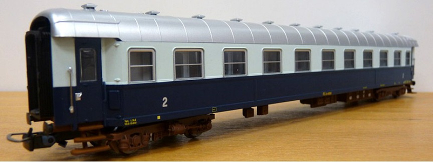 1 treno azzurro.jpg
