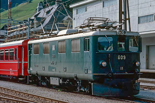 1986 - Ge 4_4 I 609 %22Linard%22 livrea verde.jpg