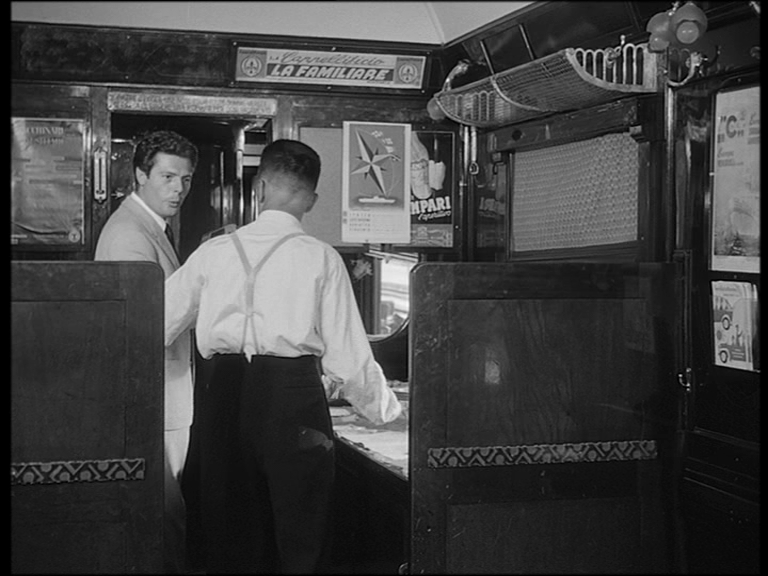 Carrozza Ristorante CIWL 2881 interni 7.jpg