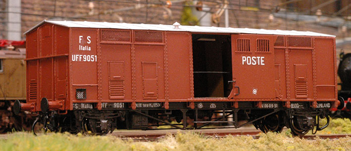 UFF Fianco aperto dx.jpg