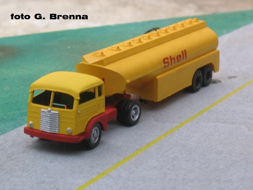 FIAT 682 AUTOBOTTE SHELL.JPG