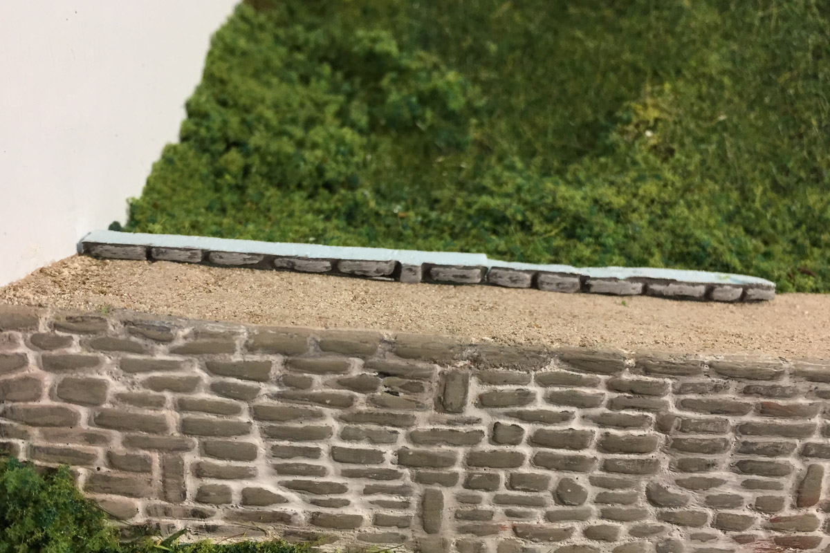 muretto a monte-1 fila.jpg