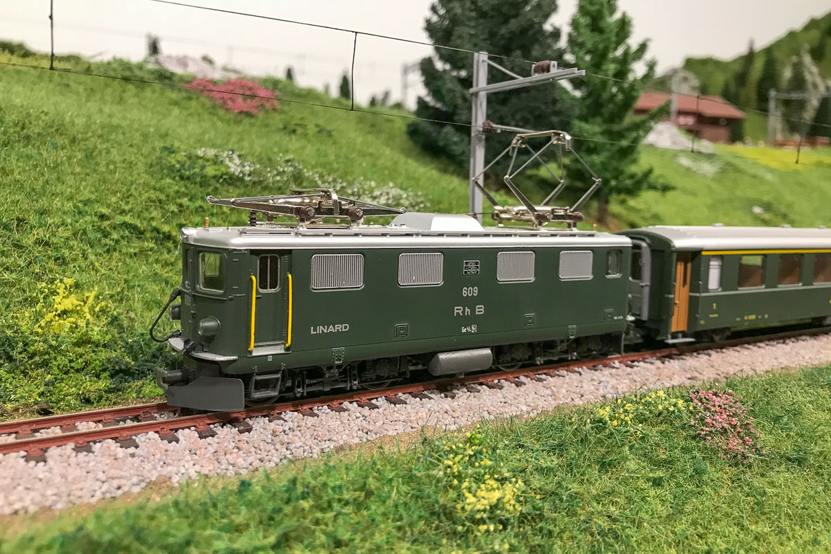 convoglio passeggeri livrea verde con Ge 4-4 I n° 609-1.jpg