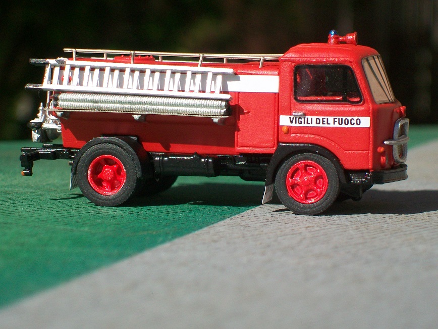 FIAT 650 VIGILI DEL FUOCO CERCHI BRENNA.jpg