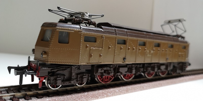 e 428 FLEISCHMANN RUOTE ROSSE.jpg