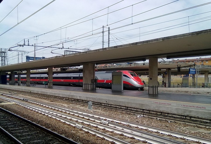 Frecciarossa (2017_04_24 20_40_40 UTC) (2017_10_06 12_03_30 UTC) (2).jpg