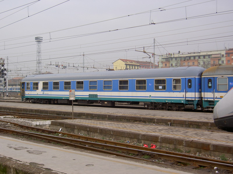 10-70 998 a Milano.JPG