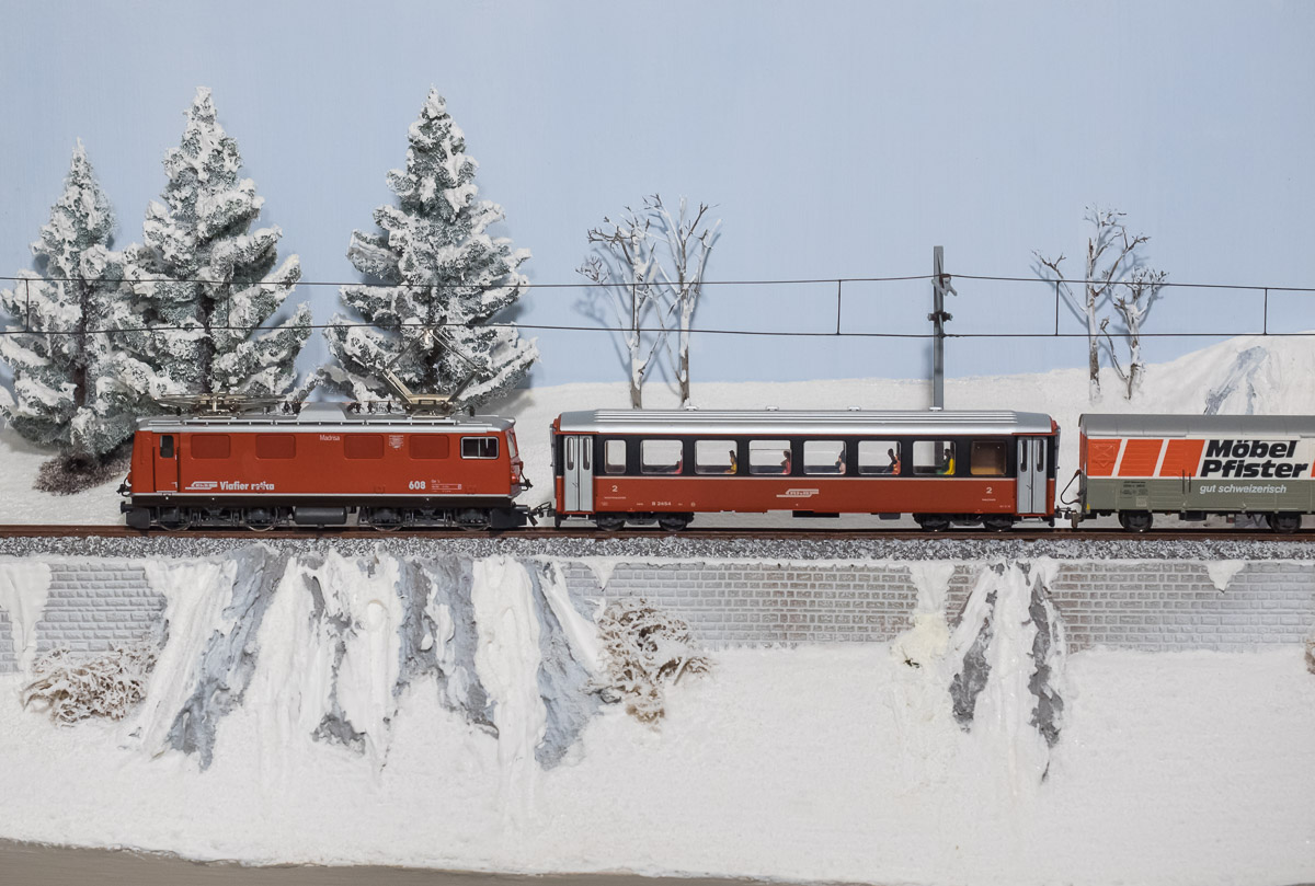 diorami RhB con treni-2.jpg