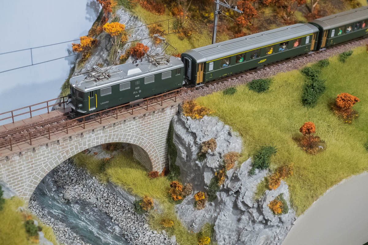 diorami RhB con treni-7.jpg