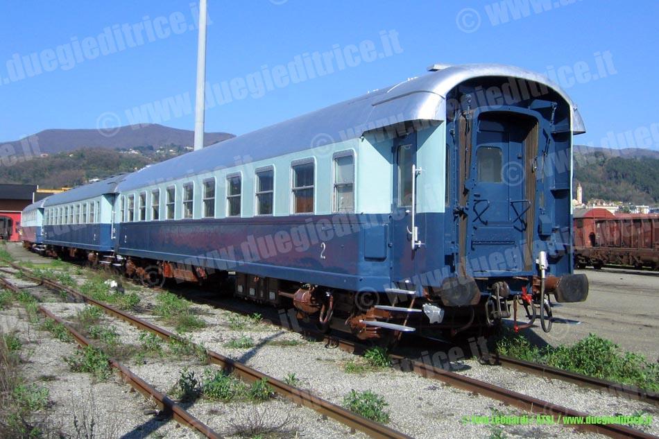 carrozzetrenoazzurro_leonardi_atsl_wwwduegieditriceit.jpg