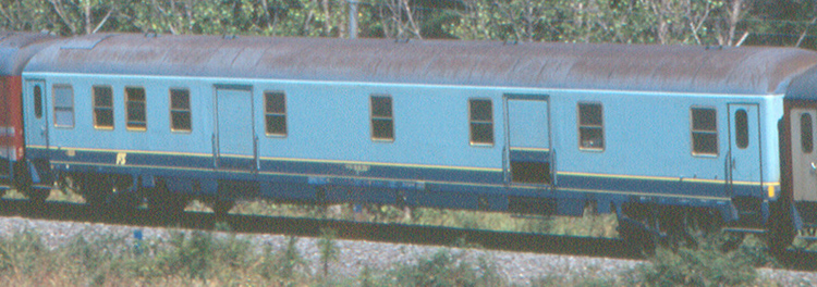 51 83 95-90 056-7 D.jpg