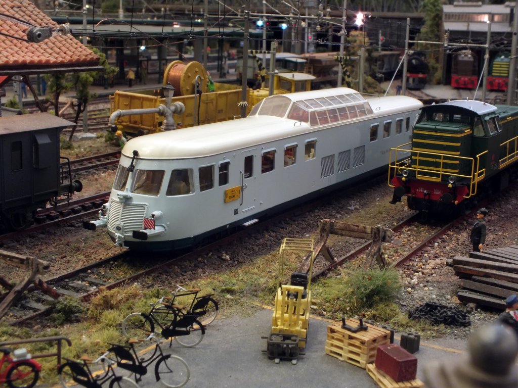 ALTn444-3001 02LT.jpg