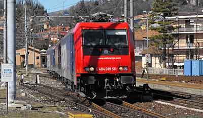 2_sbbc484-019_0100316_Arona-FQ400.jpg
