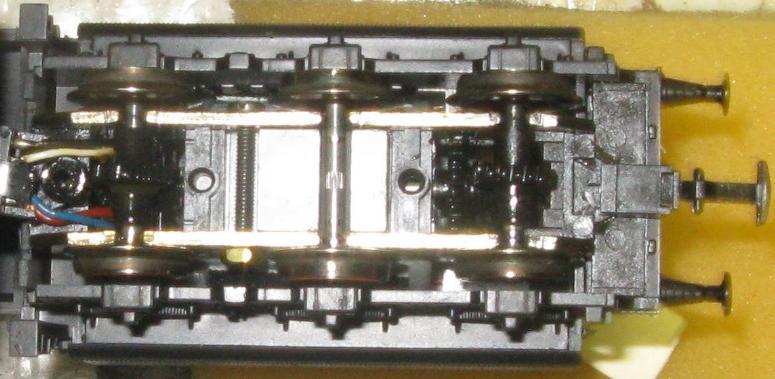 Tender 729 da sotto senza carter.JPG