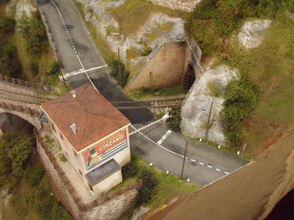 470.54 le strisce per terra.JPG