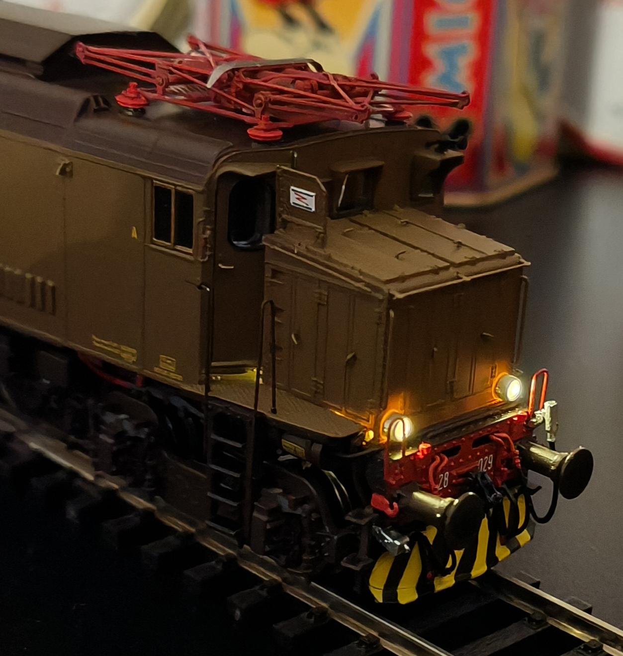 luci-428AiMx.jpg