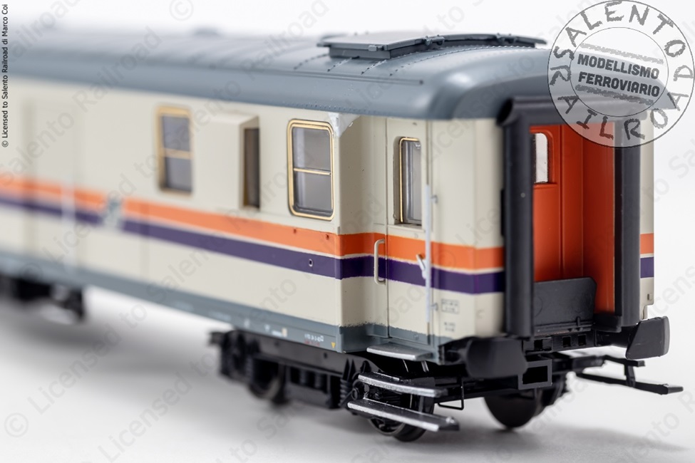ACME-70087-H0-1-87-Set-di-4-carrozze-FS-piano-ribassato-livrea-M-extra-big-25768-013.jpg