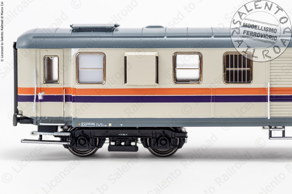 ACME-70087-H0-1-87-Set-di-4-carrozze-FS-piano-ribassato-livrea-M-extra-big-25764-112.jpg