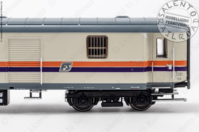 ACME-70087-H0-1-87-Set-di-4-carrozze-FS-piano-ribassato-livrea-M-extra-big-25763-642.jpg
