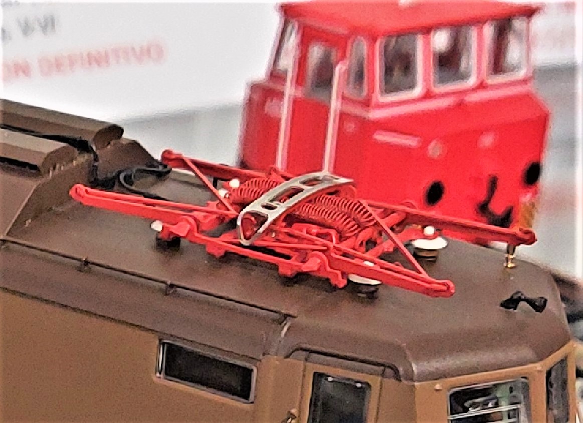 Pantografo E 645.jpg