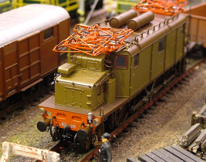 Gracampar_Modellismo_-_E432.019 Pantografo).jpg