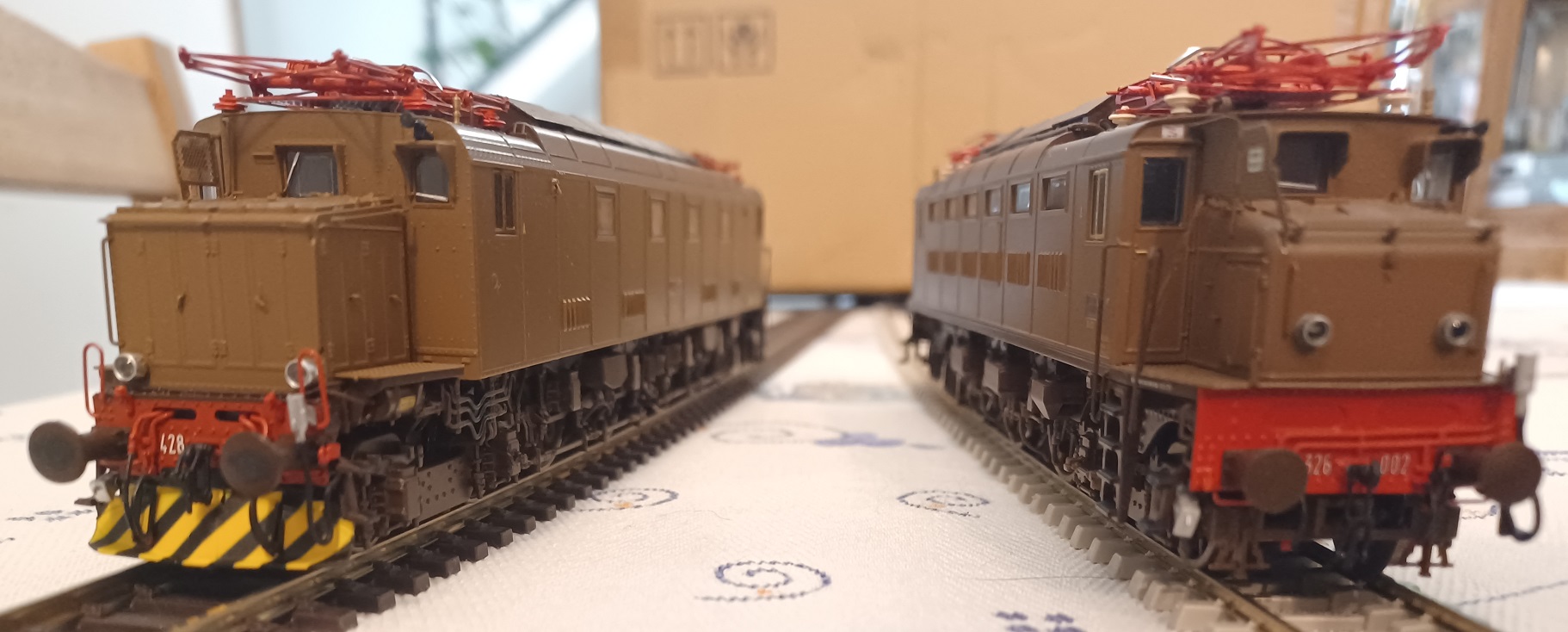 e428 AIMX ed e326 Rivarossi HRR affiancati presi dal centro - 20250609_144211.jpg