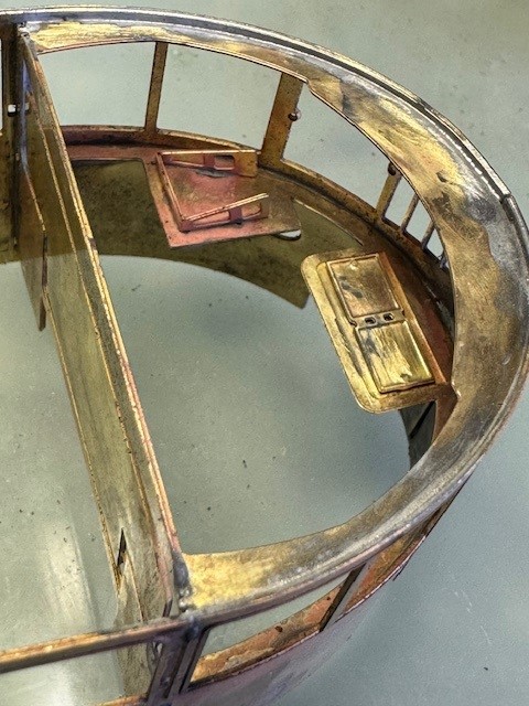 Rinforzo superiore base tetto cabina e vista parziale posto di guida..jpg