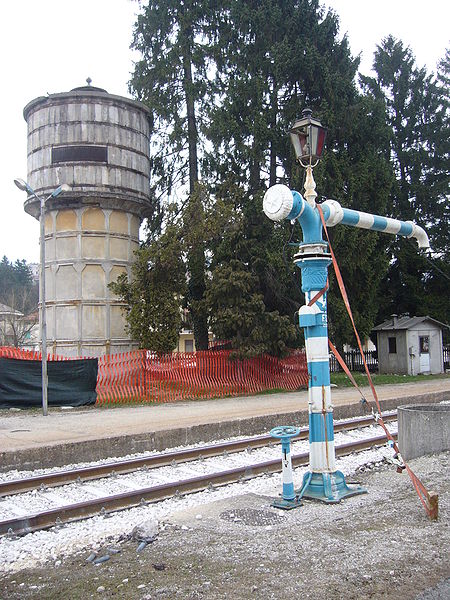 450px-Cisterna-Colonna_Acqua_Feltre.JPG