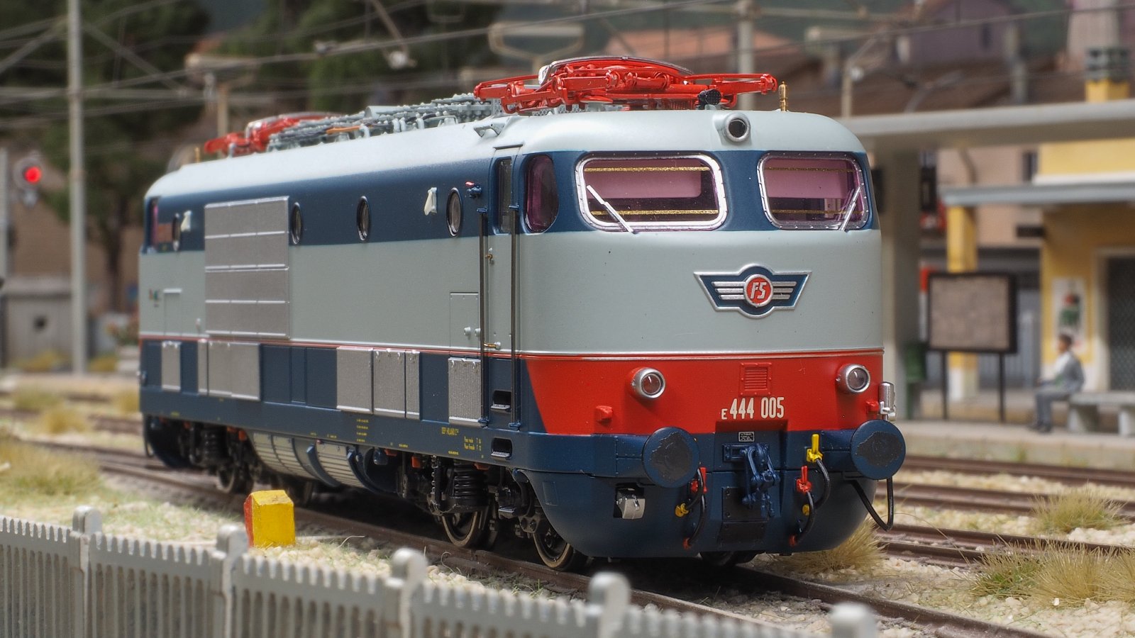 e444 005-3.jpg