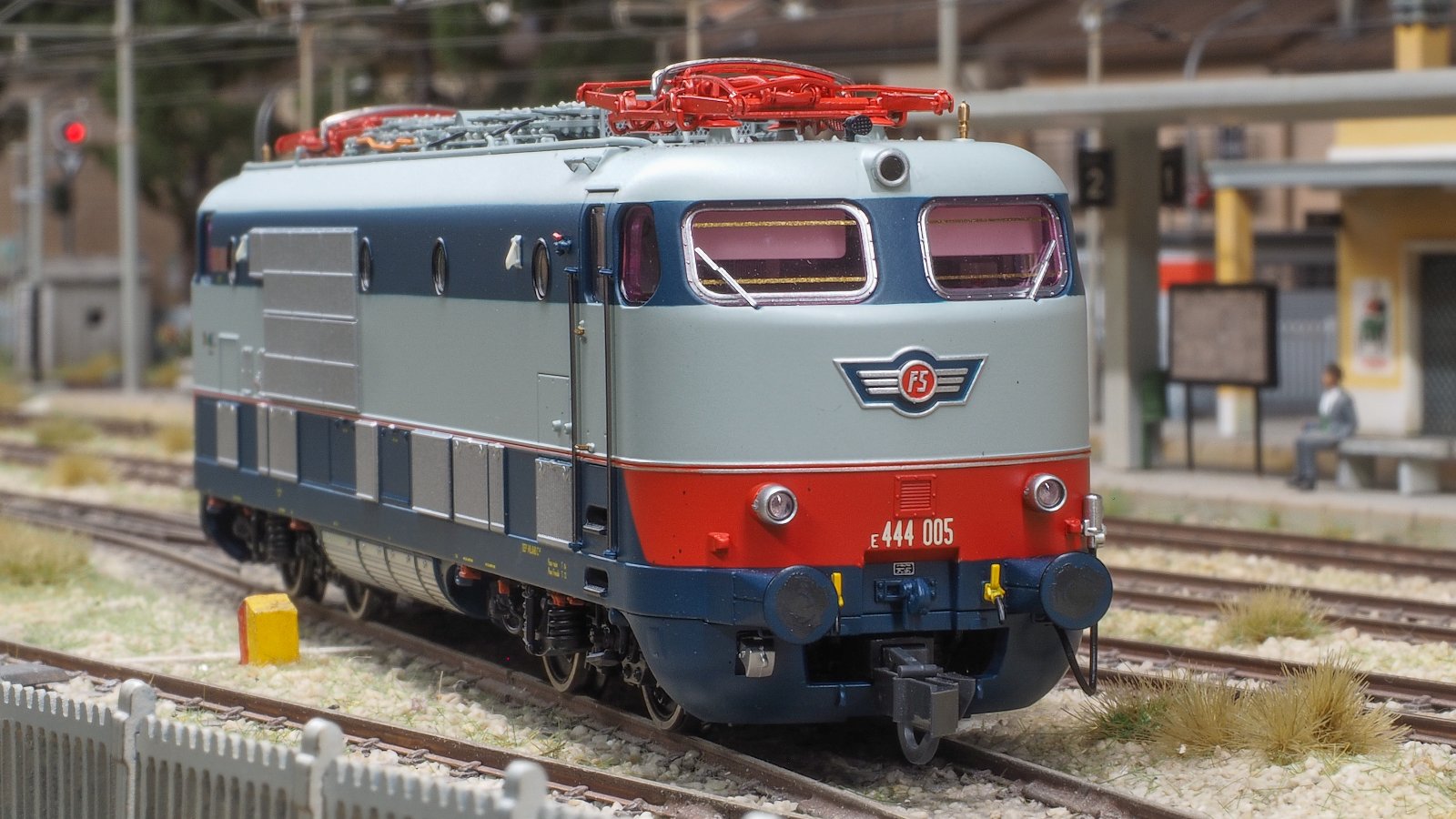 e444 005-5.jpg