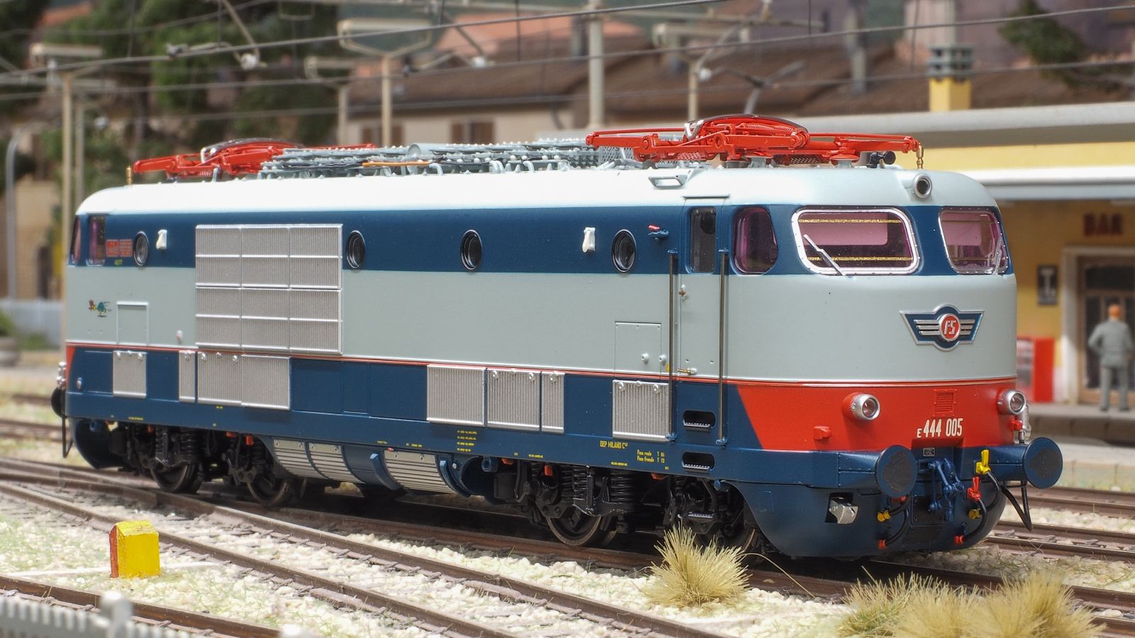 e444 005-1.jpg