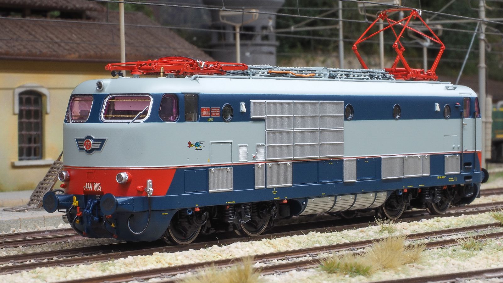 e444 005-6.jpg
