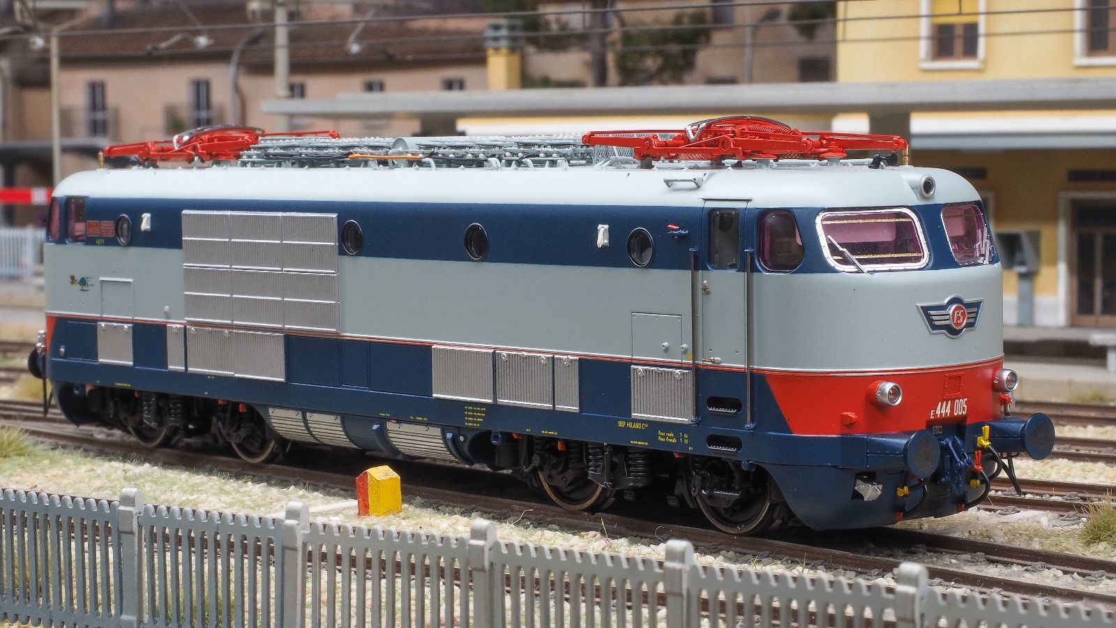 e444 005-4.jpg