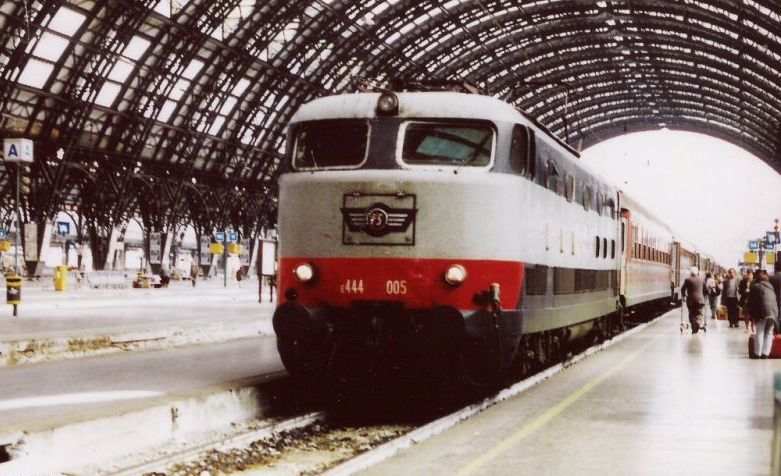 E 444 005 no mod. Milano C.le '92-'94.jpg